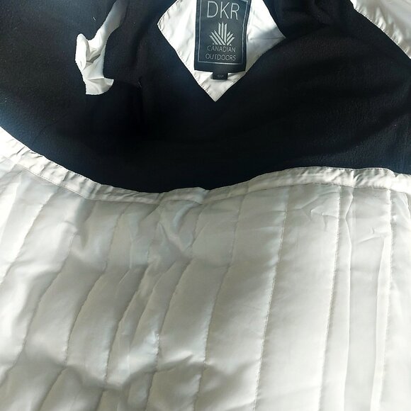 DKR Canadian Outdoor Collection White with Black Puffer Coat - Size S - Picture 13 of 15